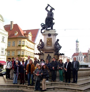 Foto von der F&uuml;hrung beim Herkulesbrunnen