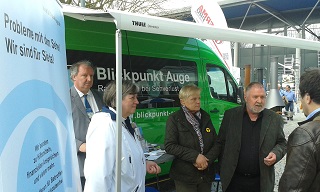 Foto von Gerlinde und Martin bei der Beratung