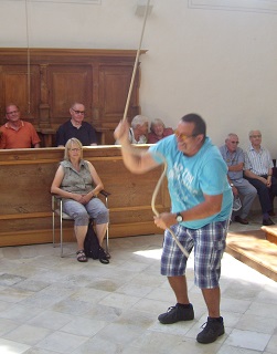 Foto von Manfred am Glockenseil in der Franziskanerkirche