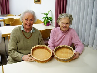 Foto von zwei selbst gemachten Osterk�rbchen