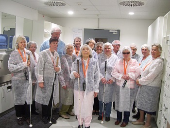 Gruppenfoto bei der Kaffeer&ouml;sterei Seeberger