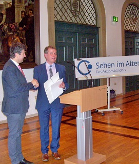 Foto vom Dank von Christian Seu&szlig; an Dr. Kiefer