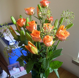 Foto eines orangen Blumenstraußes