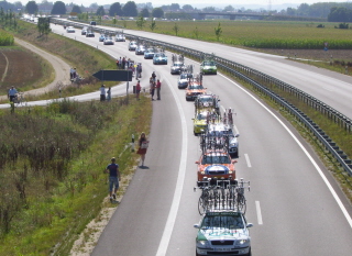 Foto eines Mannschaftswagens bei der Deutschlandtour