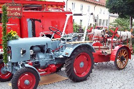 Foto eines alten Spritzenwagens mit Bulldog von 1903